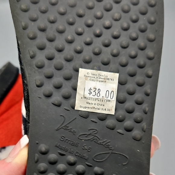 Cozy Red and Black Slippers - Picture 6 of 7